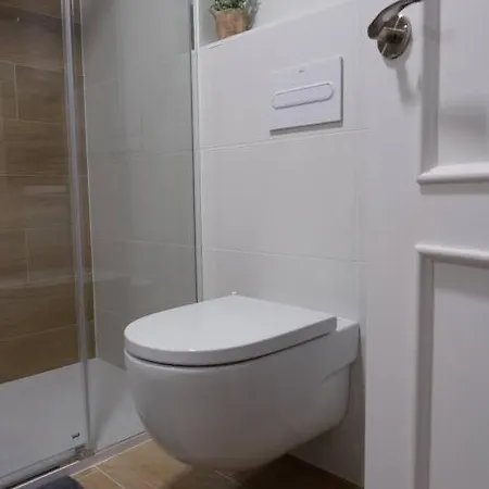 Amplio Con Piscina Al Lado De La Playa